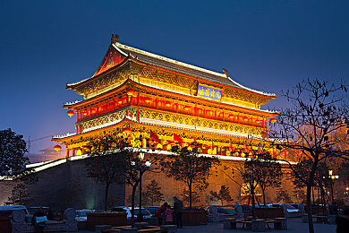 男人插女人下面App：极速灵魂，人车合一的改装艺术与都市竞速传奇-1