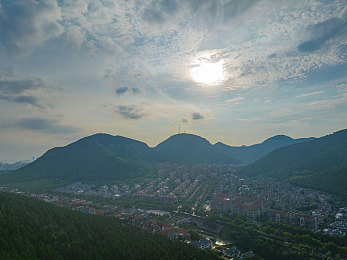 a∨影片:视听交响,驾驭霓虹节奏的极速诗篇-4