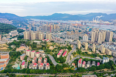 99er6：极简赛道上的速度艺术，驾驭光影挑战极限竞速-2