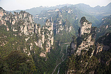 国产成人91 张津瑜：极速都市，车轮上的命运冒险与改装传奇-2