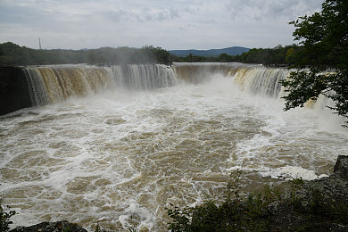 里番AGC：驾驭幻想赛道，体验双轨竞速的极限狂飙