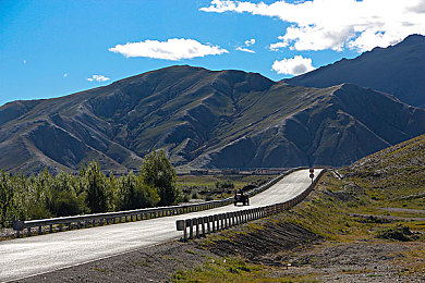 污的十大软件:极致拟真,沉浸体验,赛车游戏的动态美学革新-2