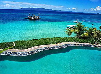 外国人边打扑克边叫疼：今日新游速递，策略卡牌与硬核驾驶的跨界融合引爆玩家热议