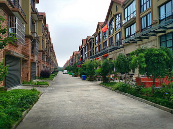 岛国一二区：极速穿梭，双城霓虹与山道的竞速诗篇