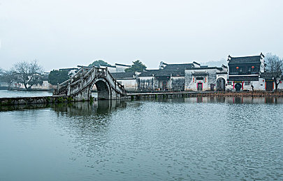 色大师在线看片免费版：《色彩大师：极速调色之旅》今日上线，视觉竞速新玩法引爆玩家热潮-3