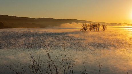 男生女生一起戳戳戳：指尖竞速新体验，轻松改装驰骋指尖世界-3
