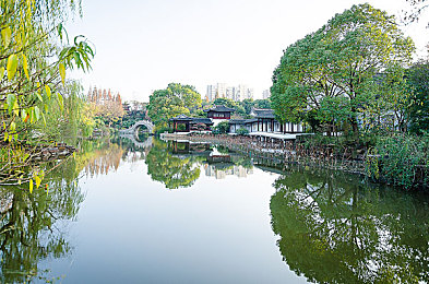 大炕上的淫乐性：《荒野旅人》今日上线，驾驶自定义越野车探索失落文明与情感羁绊-2