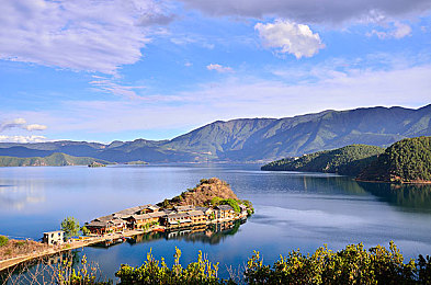 黄色软件下载渠道：极速狂飙隐藏改装商店揭秘，顶级配件获取攻略全解析