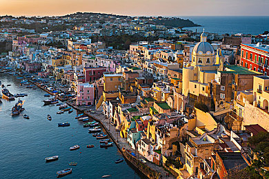 女人和金毛发相配:优雅座驾与速度搭档,地平线中的美学竞速新哲学-3