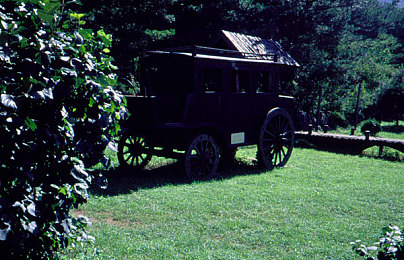 黄色软件网站下载3.0.3免费vivo版破解：霓虹夜幕，都市极速狂飙与改装艺术