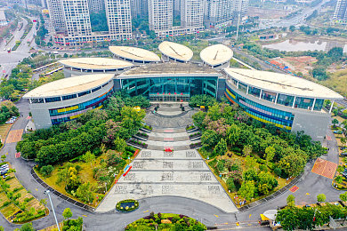 电影泰山与珍妮意大利版：狂野引擎与失落秘境的极速共生传说-1