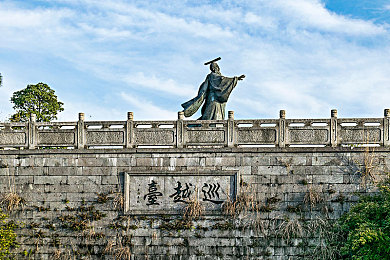 久久九九热：经典山路竞速新作上线，极致弯道挑战唤醒漂移之魂