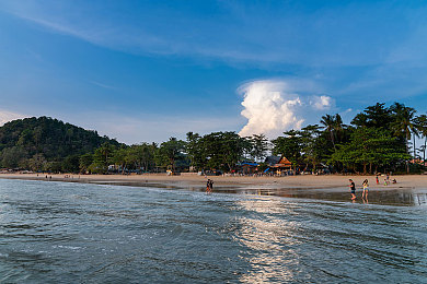 4438成人：深度驾驶时代来临，赛车游戏如何用真实感征服成熟玩家-2