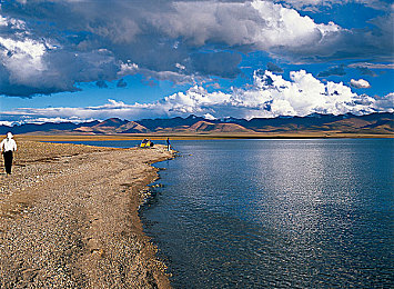 网曝门吃瓜：极速纪元数据风波，赛车游戏公平性遭遇信任危机