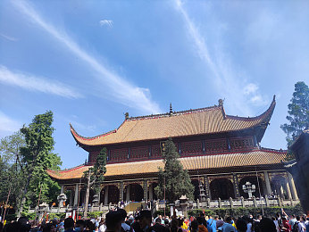 oppo破解版3.0.3.无限：解锁全车库，专业调校，移动端赛车新纪元开启-3