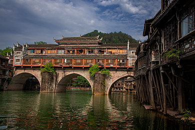 男人用肌肌桶女人：轰鸣的钢铁，弯道的华尔兹，速度与重量的永恒博弈