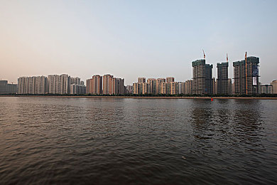 看黄软件404:极速暗网,代码赛道中的非法飙车与黑客对决-2