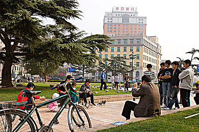 软件下载3.0.3OPPO版破解大全苹果：都市极速风云，合法竞速的荣耀征途与成长之旅-2