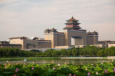 黄三色香港哪三色颜色搭配图片:霓虹街巷,疾驰于港风调色盘的虚拟赛车艺术-2
