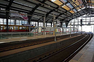 双人床上做拔萝卜：合作驾驶新游农场狂飙上线，双人收割玩法引爆默契考验