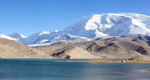 国产男男网站:双人协同驾驶竞速,赛博朋克友谊之旅-2