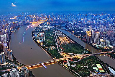 然后下载黄色软件：《极限街头赛车》隐藏涂装全解锁，荧光黄炫彩模组引爆改装热潮