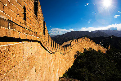 黄色APPOPPO：霓虹疾驰，掌上光影竞速艺术