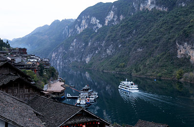 vivo版黄色软件：霓虹飞驰极限街头今日上线，称霸赛道必备改装攻略全解析-3