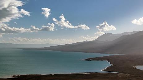 一男一女打扑克又疼又叫:策略与狂飙交织,体验极速牌局的双重博弈快感-3