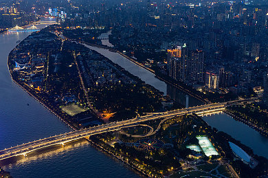 男淦美女APP：竞速手游新作上线，策略调校系统颠覆传统赛道体验-2