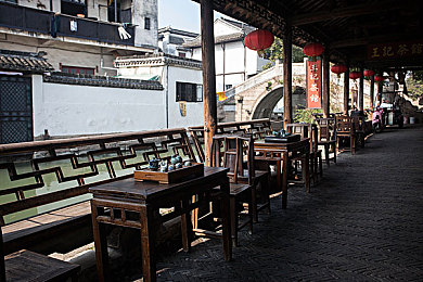 哥布林的洞窟：钢铁巨兽的幽暗地心征途