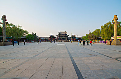 男人捅女人鸡鸡:疾风突刺与弯道魅影,赛道上的性别特性竞速博弈-2