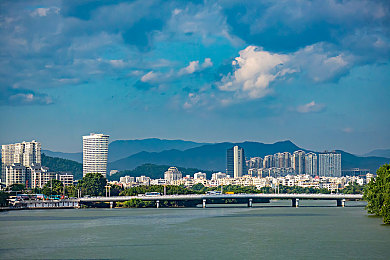 从客厅到厨房一直到卧室:微观赛车穿梭日常角落,家居狂飙带来全新竞速体验-3
