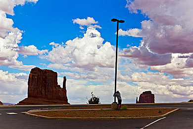 三上悠亚精品一区二区：虚拟偶像竞速新作今日上线，双区赛道与养成系统深度揭秘-1