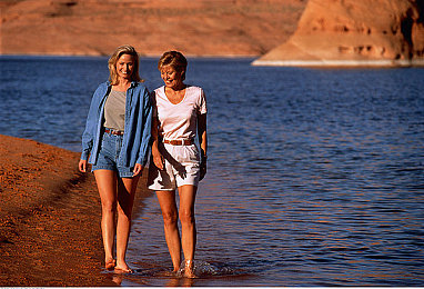 国产男男Gay 体育生白：竞速与情感交织，校园赛道上的成长之旅