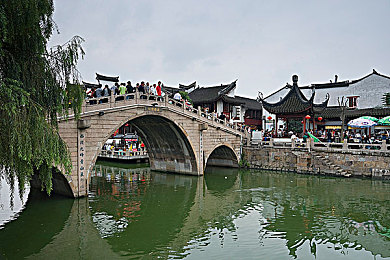 男女生一起差差差的APP：双人共驾，从碰撞到默契的竞速之旅