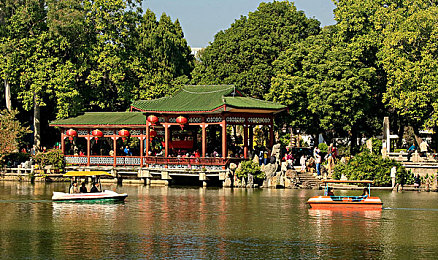 糟老头至尊版旧版本的安装包：怀旧玩家为何重寻经典，极品飞车旧作再现速度狂潮-4