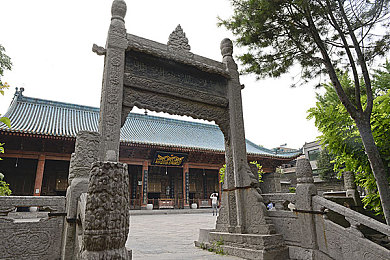 18 黄色软件：疾驰于数字天地的视觉烙印，一抹虚拟世界的速度宣言-2