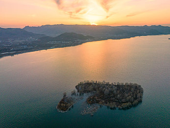 国产乱性：国产赛车新作深度改装系统引爆热议，真实物理模拟挑战玩家掌控极限-3