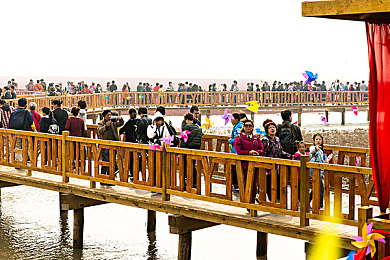 边打扑克边喊疼：卡牌策略与硬核驾驶融合，全新游戏今日上线-3