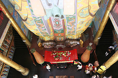 下载涉黄软件:讽刺赛车新作引爆热议,虚拟暗网追击揭开网络诈骗陷阱-4