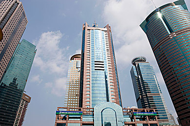 火辣视频福利导航:霓虹夜幕下的极速狂飙,光影交织的街头艺术-2