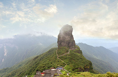 黄色app软件：疾驰光影，色彩能量交织的赛道革命