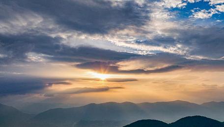 亚洲韩国一区：极速霓虹，首尔夜幕下的虚拟竞速革命-3