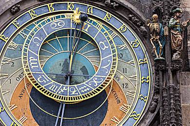 黄色软件免费下载无毒版3.0.0：霓虹城极速传说，光子黄蜂的雨夜狂飙之旅-3