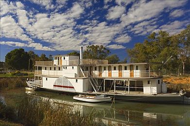 51国精产品一区二区三区：全球车企开启游戏化战略新赛季，三大分区决胜未来市场-2