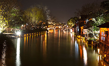 tiktok色板2.4.1网页版：视觉竞速新纪元，动态色板颠覆色彩匹配玩法