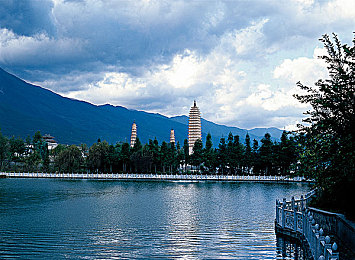 国精产品秘 一区二区三区,,,：国产性能车矩阵登场，三级赛道挑战你的驾驶极限-2