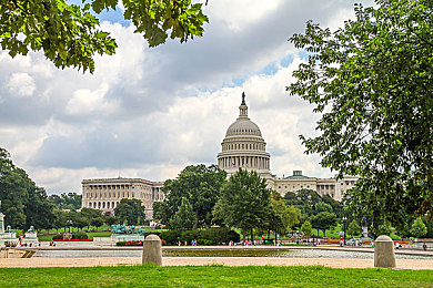 女人脱光衣服的视频软件：虚拟伦理迷宫，霓虹下的道德抉择与隐私边界-2