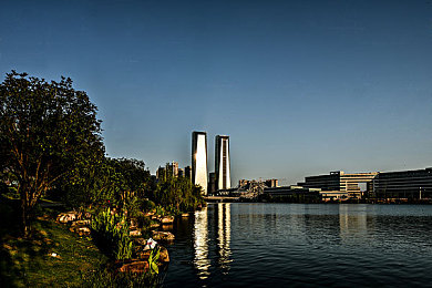 十八岁禁止下载软件：真实驾驶碰撞，暗夜都市狂飙，硬核赛车体验-2